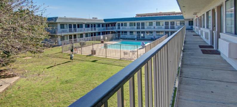 德克萨斯大草原城 6 号开放式客房酒店(Studio 6 Grand Prairie, TX)图片