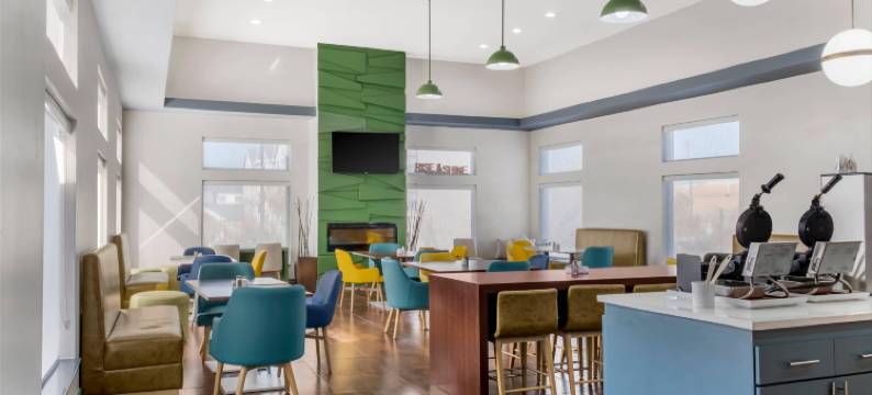 舒适套房酒店机场I-10(Comfort Inn & Suites I-10 Airport)图片