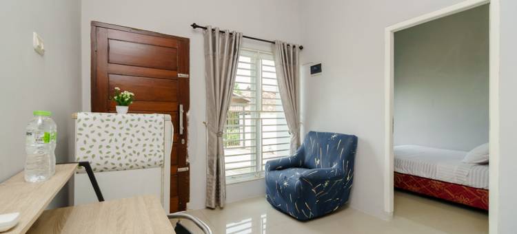 红多兹酒店@巨港惹兰德曼勒巴拉亚(RedDoorz @ Jalan Demang Lebar Raya Palembang)图片