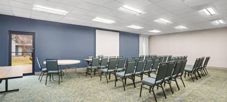 希尔顿贝滕多夫四城-spark酒店(Spark by Hilton Bettendorf Quad Cities)图片