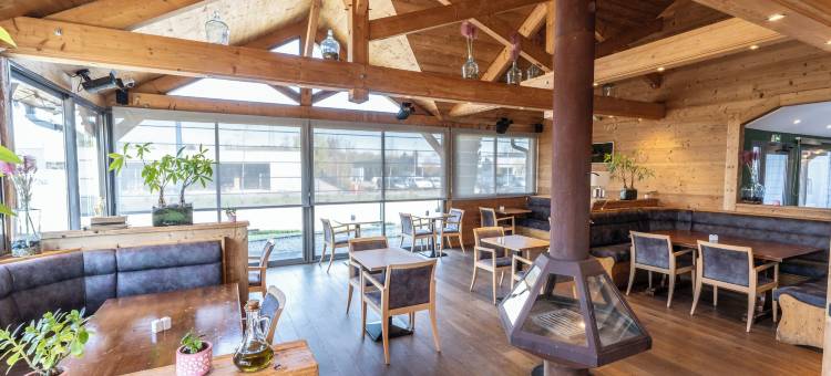 蒙特塞奥雷斯米内斯科尼内酒店(Le Konine - Hotel & Bar & Restaurant)图片
