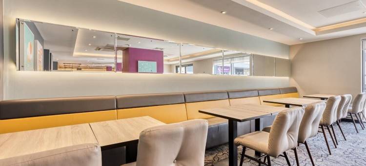 克里布斯铜锣湾(M5,J17)布里斯托尔普瑞米尔酒店(Premier Inn Bristol Cribbs Causeway (M5, J17))图片