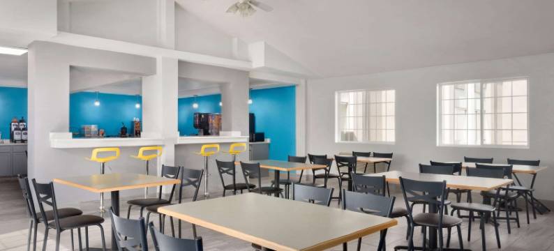 得梅因北呗盟套房酒店(Baymont by Wyndham des Moines North)图片