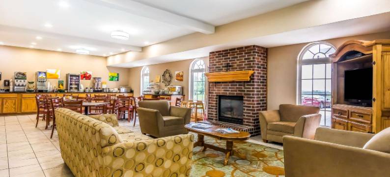 切斯特菲尔德村凯艺套房酒店(Quality Inn & Suites Chesterfield Village)图片