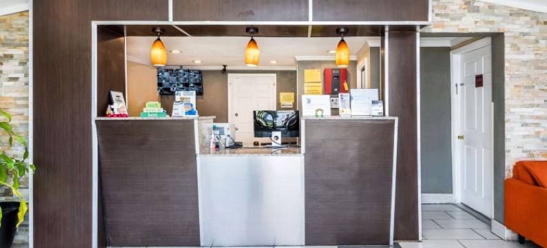 门罗温德姆速8酒店(Super 8 by Wyndham Monroe)图片