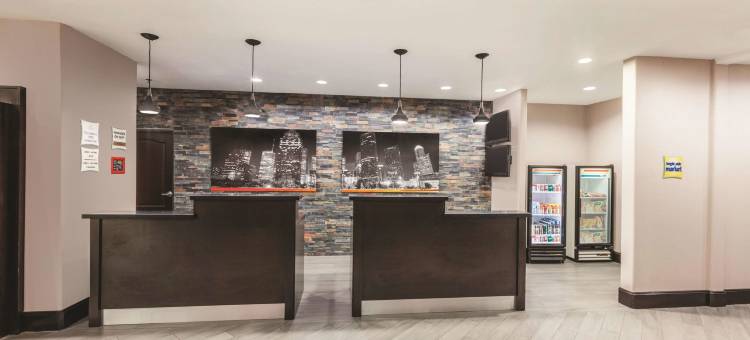 休斯敦布什国际机场东拉昆塔温德姆套房酒店(La Quinta Inn & Suites by Wyndham Houston Bush Intl Airpt E)图片