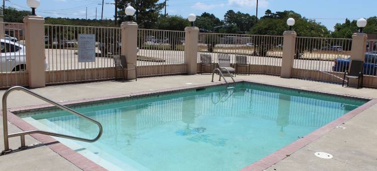 德纳姆斯普林斯东巴顿鲁治高地酒店(Highland Inn Denham Springs Baton Rouge East)图片