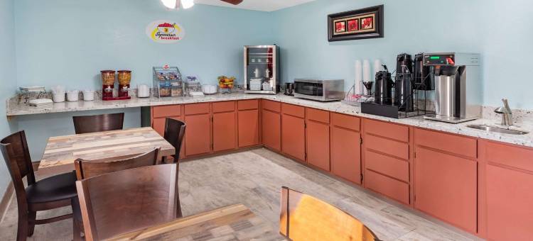 金德库沙塔温德姆速8酒店-近(Super 8 by Wyndham Kinder/Coushatta Near Casino)图片