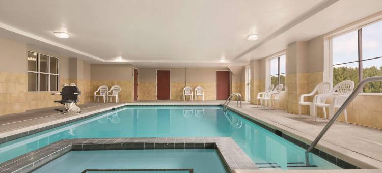 维斯维尔丽怡酒店(Country Inn & Suites by Radisson, Wytheville, VA)图片