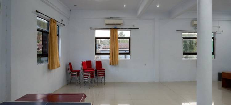 红多兹@布拉沃潘泰卡玛利巴务巴务酒店(RedDoorz @ Hotel Bravo Pantai Kamali Bau Bau)图片