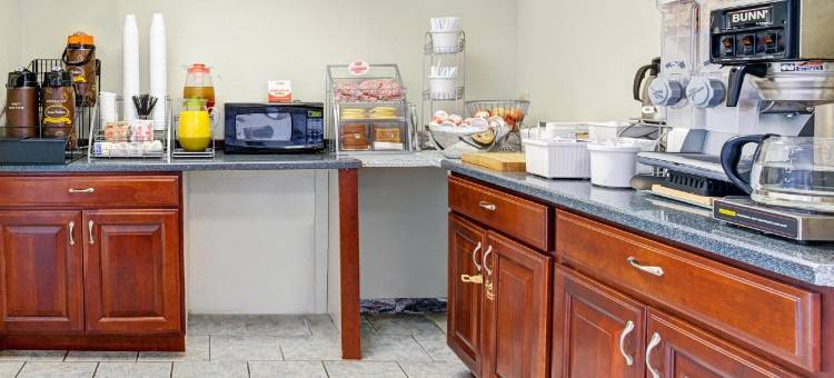 克拉克斯维尔东速8酒店(Super 8 by Wyndham Clarksville East)图片