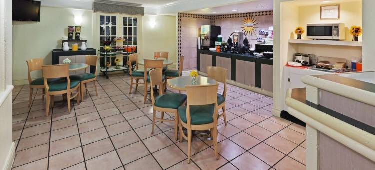奥斯汀奥尔托夫拉昆塔温德姆酒店(La Quinta Inn by Wyndham Austin Oltorf)图片