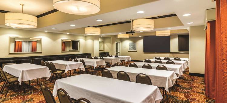 法戈医疗中心拉昆塔温德姆套房酒店(La Quinta Inn & Suites by Wyndham Fargo-Medical Center)图片