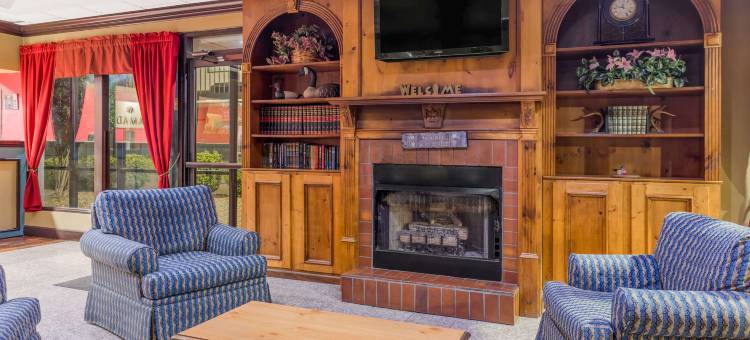 美肯华美达酒店(Ramada by Wyndham Macon)图片