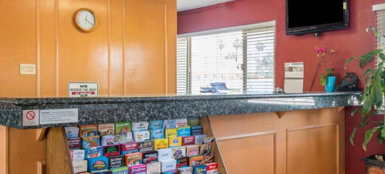 弗布鲁克市中心罗德威酒店(Rodeway Inn Fallbrook Downtown)图片