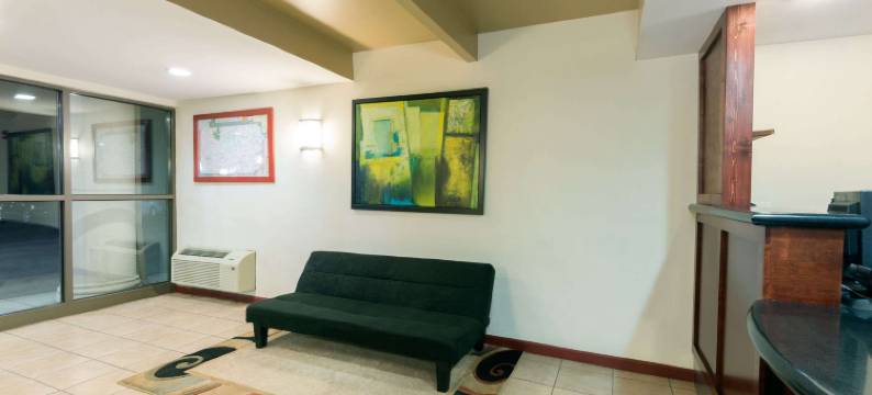 海狸瀑布速8酒店(Super 8 by Wyndham Beaver Falls)图片