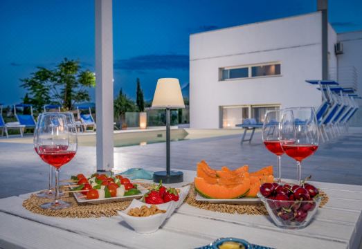 Villa Sikelia Hotel Overview