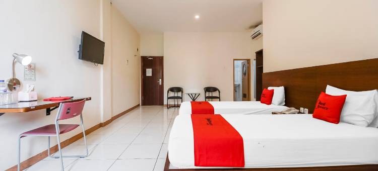 RedDoorz Plus @ Karebosi Area 2 Makassar图片