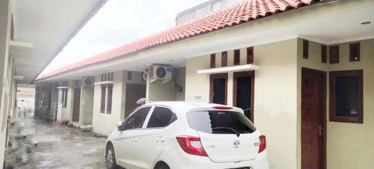 维斯玛穆蒂亚拉尼尔阿伦阿伦德马克米特拉瑞德多兹(Wisma Mutiara near Alun Alun Demak Mitra RedDoorz)图片