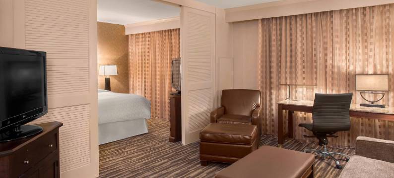 阿克伦凯霍加瀑布喜来登套房酒店(Sheraton Suites Akron Cuyahoga Falls)图片