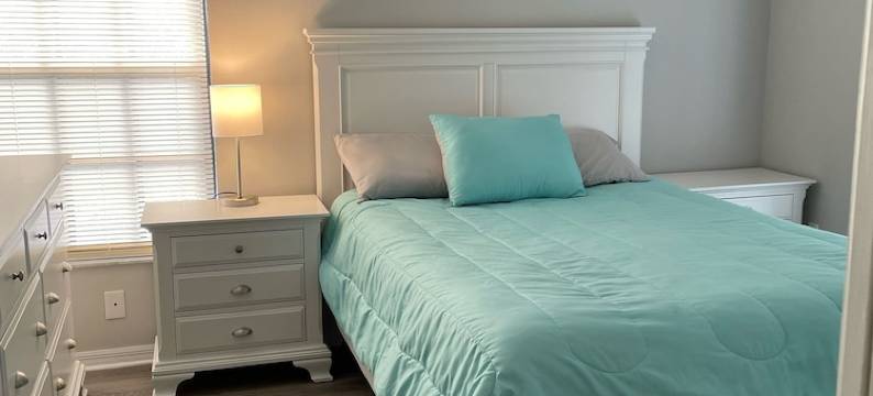 Manatee Manor. Waterfront, dock, stilted home. Renovated June '23.图片