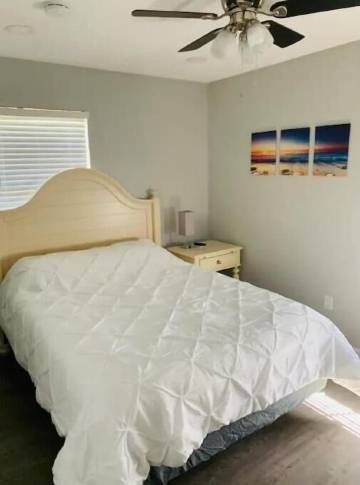 4 BR 2BA Home Private Fence Patio, Grill, Easy Boat & Tlr. Parking