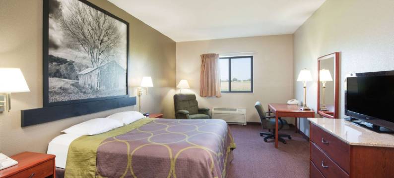 艾奥拉温德姆速8酒店(Super 8 by Wyndham Iola KS)图片