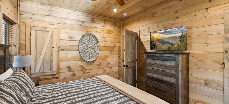 山坡藏身处3卧室小木屋由RedAwning提供(Hillside Hideaway 3 Bedroom Cabin by RedAwning)图片