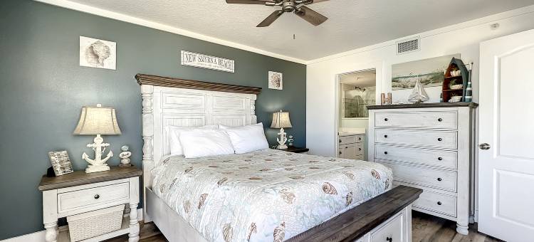 Poolside Access and Ocean Views - Charming Coastal Escape图片