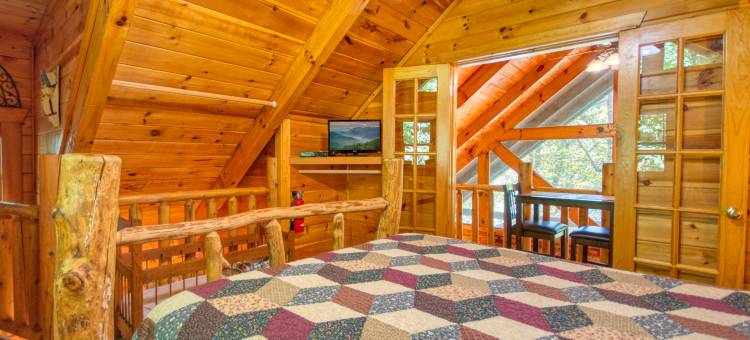 Private Wooded Setting with Game Room and Hot Tub - Stunning Rustic Haven图片