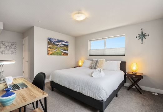 Elegant Oasis - Fireplaces, King Beds, Mtn Views! Hotel Overview