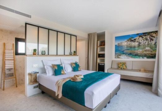 Le Lodge des Îles d'Or Hotel Overview