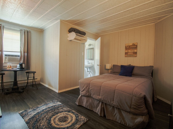 Current River 旅馆