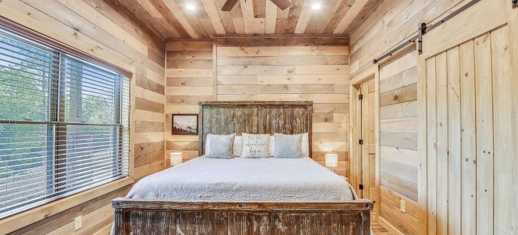 RedAwning的Stone Mountain Lodge四卧室小木屋(Stone Mountain Lodge 4 Bedroom Cabin by RedAwning)图片