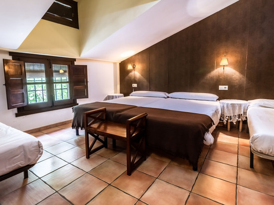 提耶拉亚纳酒店 - 朱佩酒店