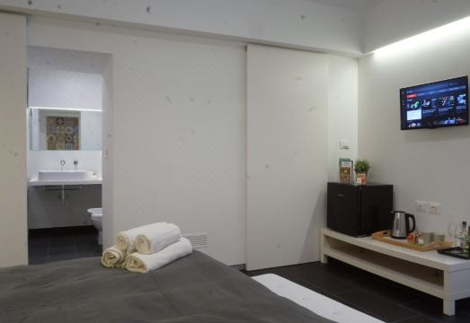 1743 Loft Hotel Overview