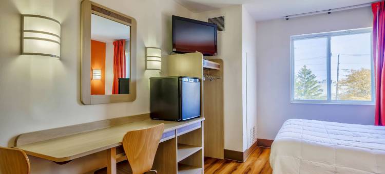 西多伦多 - 伯灵顿 - 奥克维尔6号汽车旅馆酒店(Motel 6 Burlington, on - Toronto West - Oakville)图片