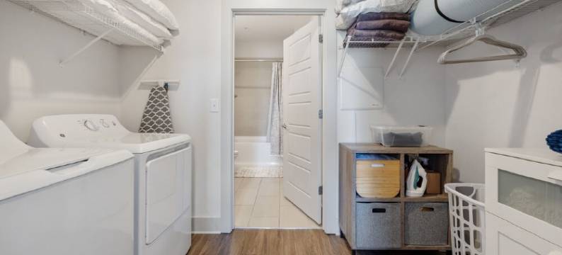 Modern King Bed Condo – Minutes to Broadway, Opry & Downtown with Free Parking图片