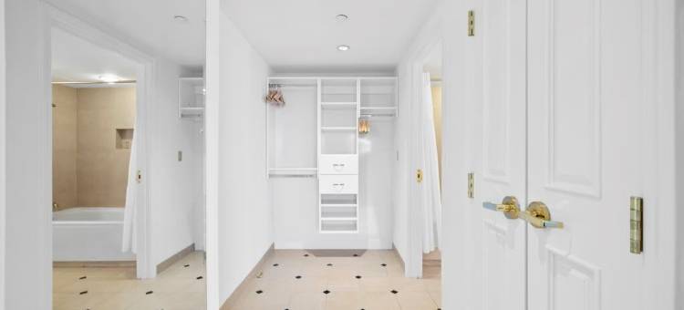 CozySuites的市内2居室/3浴室海滨租赁(2Br 3BA Beachfront Rental in Town CozySuites)图片