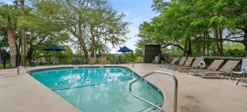 Community Pool and Scenic Dock Access - Charming Coastal Haven图片