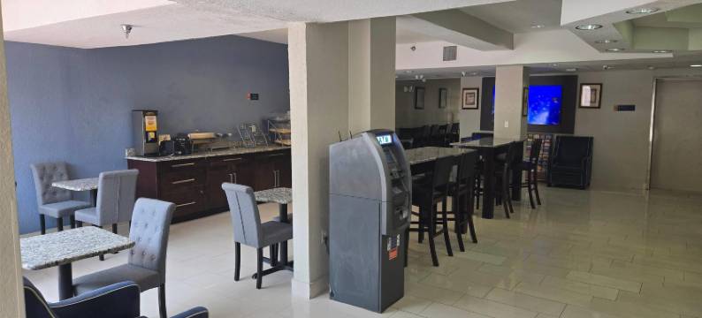 坦帕雷蒙德詹姆斯体育场温德姆戴斯套房酒店(Days Inn & Suites by Wyndham Tampa / Raymond James Stadium)图片