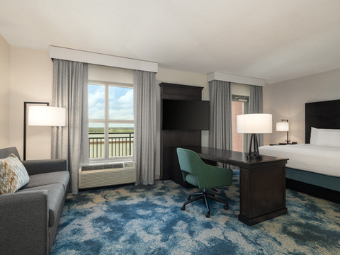 欢朋酒店及套房巴吞鲁日市中心