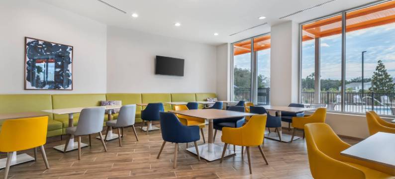 舒适酒店及套房，奥兰多桑福德机场(Comfort Inn & Suites Orlando Sanford Airport)图片