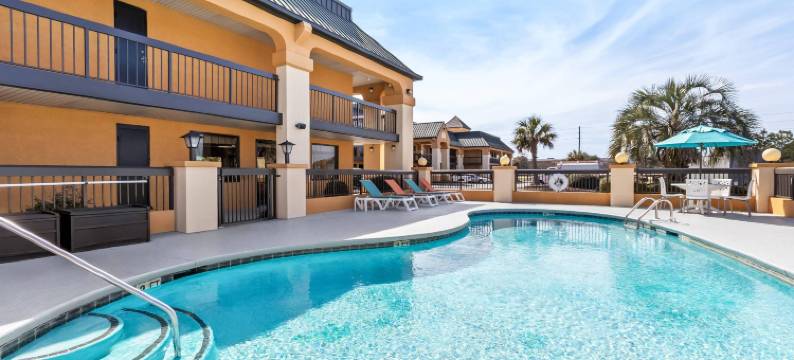 品质酒店及套房佛罗伦萨市民中心(Quality Inn & Suites Civic Center)图片