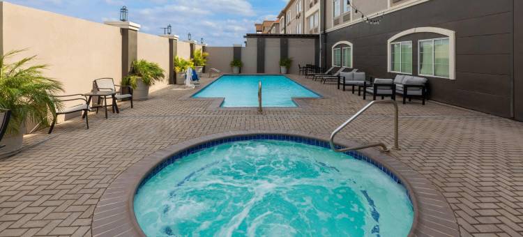 拉雷多机场拉昆塔温德姆套房酒店(La Quinta Inn & Suites by Wyndham Laredo Airport)图片