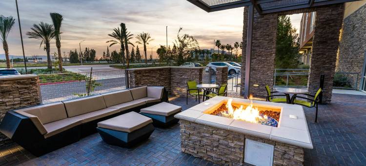 安大略机场-兰丘库卡蒙加万豪SpringHill Suites酒店(SpringHill Suites Ontario Airport/Rancho Cucamonga)图片