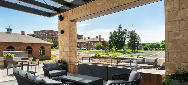 密尔沃基西区/沃瓦托萨SpringHill Suites酒店(SpringHill Suites Milwaukee West/Wauwatosa)图片