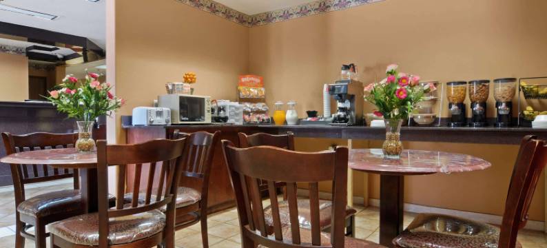 克拉克斯维尔麦客达温德姆酒店(Microtel Inn & Suites by Wyndham Clarksville)图片