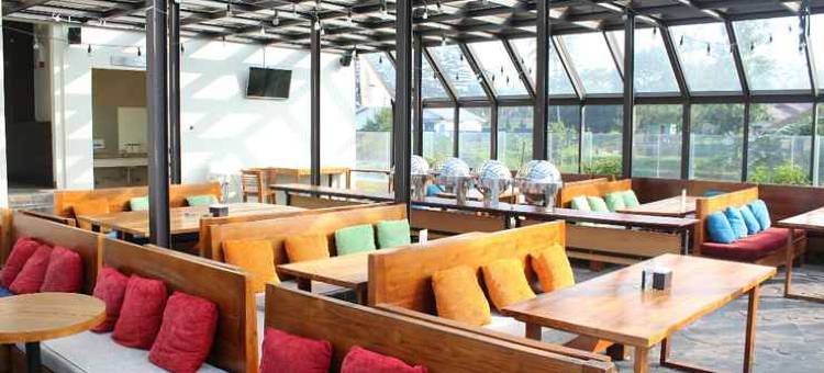 苏卡布米阳台酒店(Balcony Hotel Sukabumi)图片