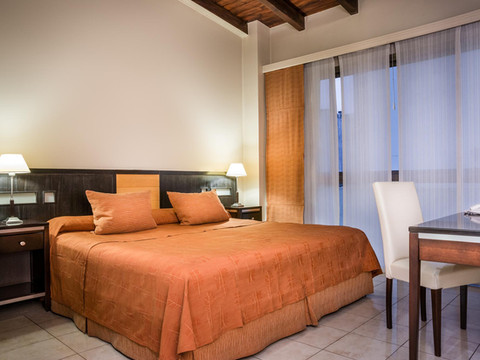 蒙塔纳斯阿祖勒斯公寓式酒店